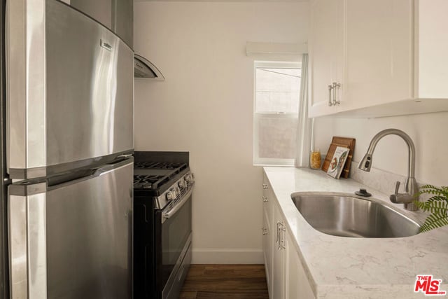 363 Huntley Drive, West Hollywood, CA 90048 — photo 14 of 16