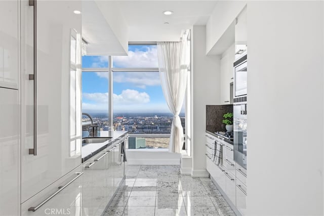 900 W Olympic Boulevard 30A, Los Angeles, CA 90015 — photo 17 of 52