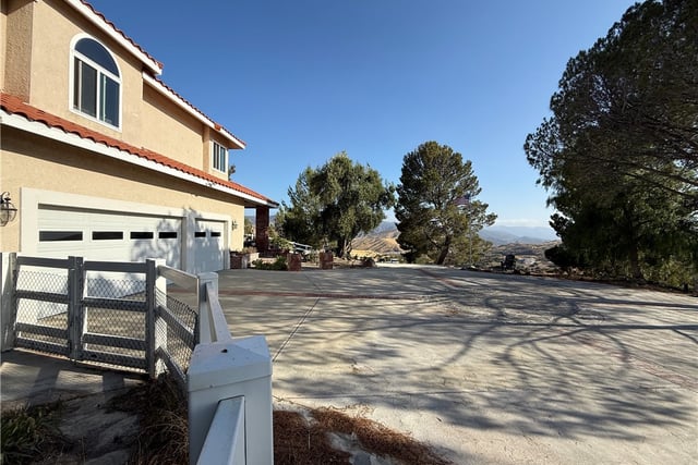 32080 Avenida Donari, Agua Dulce, CA 91390 — photo 5 of 74
