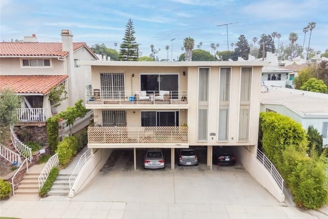 943 19th, Santa Monica, CA 90403 — photo 3 of 47