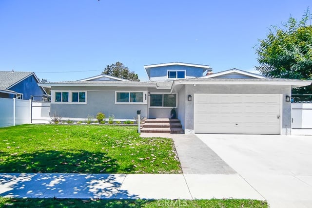 1876 Petaluma Avenue, Long Beach, CA 90815 — photo 2 of 34