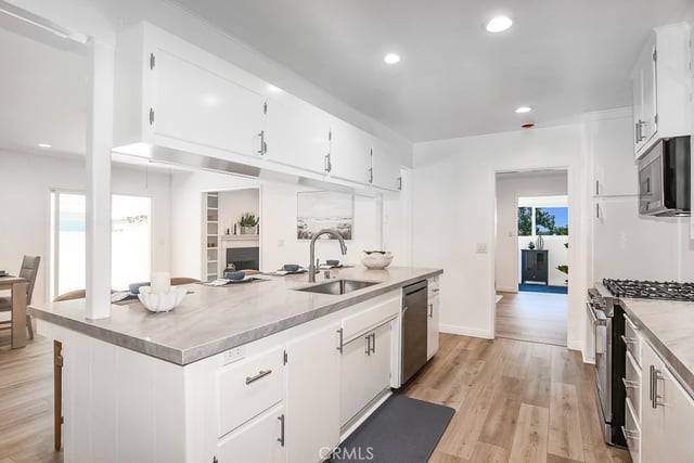 1876 Petaluma Avenue, Long Beach, CA 90815 — photo 3 of 34