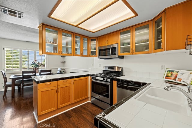 15614 Crestview Lane 63, Granada Hills, CA 91344 — photo 3 of 33