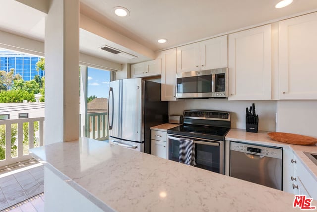 999 N Doheny Drive 211, West Hollywood, CA 90069 — photo 10 of 20
