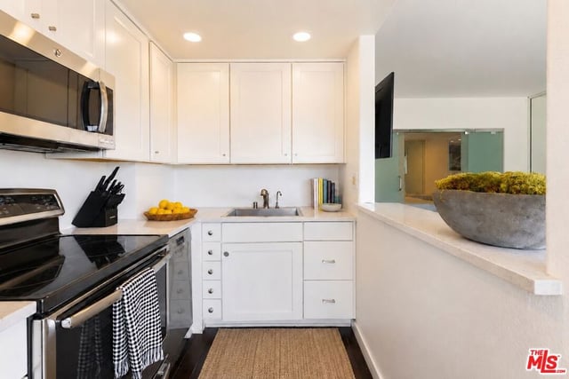 999 N Doheny Drive 211, West Hollywood, CA 90069 — photo 8 of 20