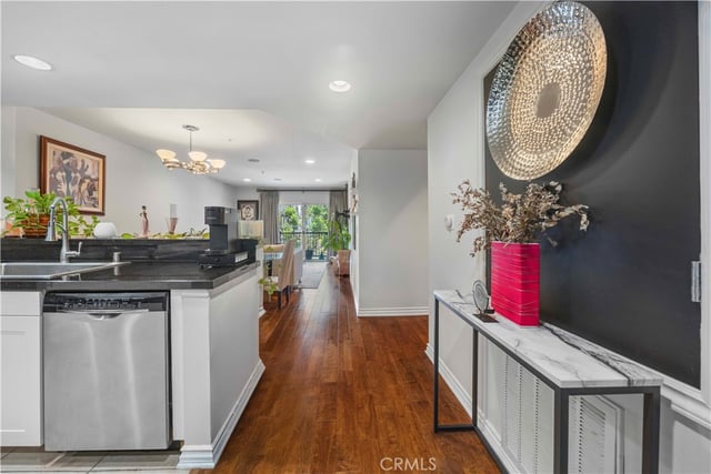 7100 Alvern Street 311, Los Angeles, CA 90045 — photo 2 of 30
