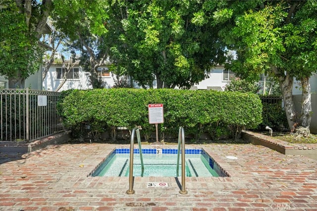 18601 Collins D30, Tarzana, CA 91356 — photo 11 of 13