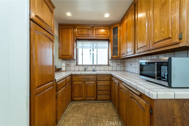 1030 Tyler St, Glendale, CA 91205 — photo 10 of 31