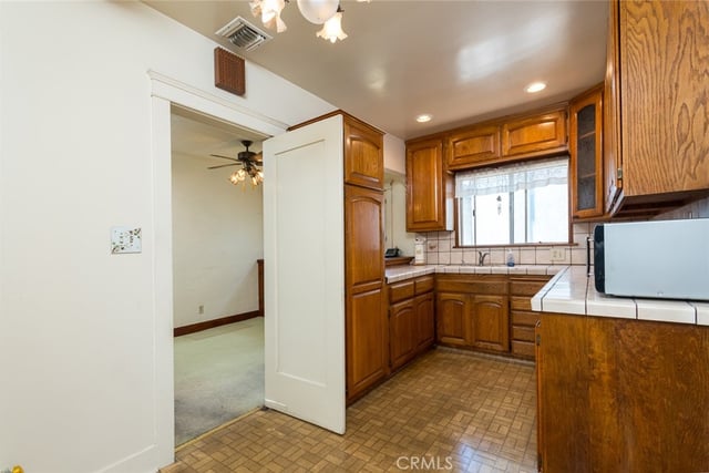 1030 Tyler St, Glendale, CA 91205 — photo 9 of 31