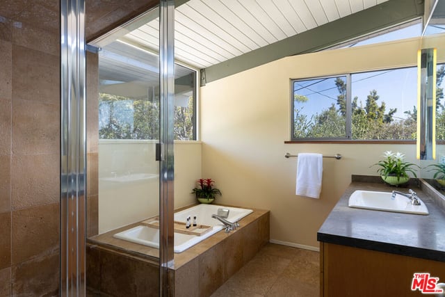 716 Rochedale Way, Los Angeles, CA 90049 — photo 12 of 17