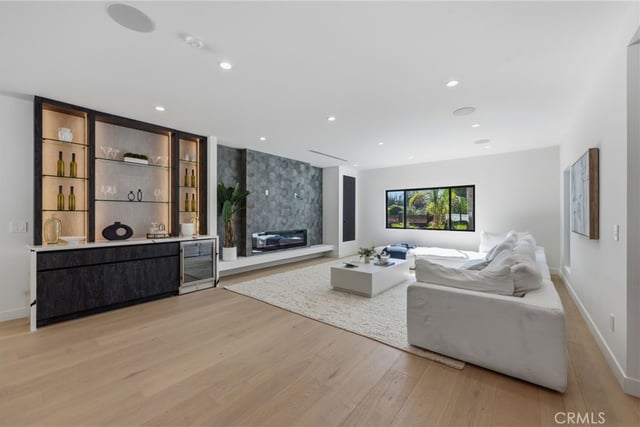 8400 White Oak, Northridge, CA 91325 — photo 11 of 49