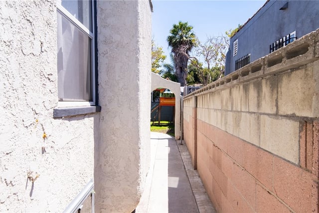 1455 W 60th Street, Los Angeles, CA 90047 — photo 4 of 25