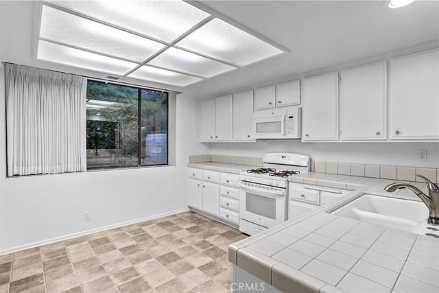 1762 Del Prado, Pomona, CA 91768 — photo 12 of 35