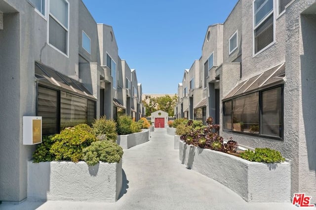 1436 20th Street 8, Santa Monica, CA 90404 — photo 5 of 43