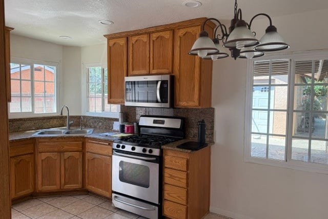 1082 Fremont, Pomona, CA 91766 — photo 6 of 43