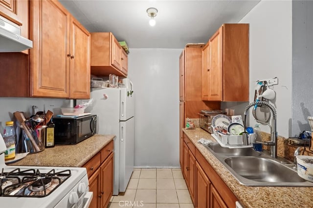 8601 International Avenue 234, Canoga Park, CA 91304 — photo 9 of 28