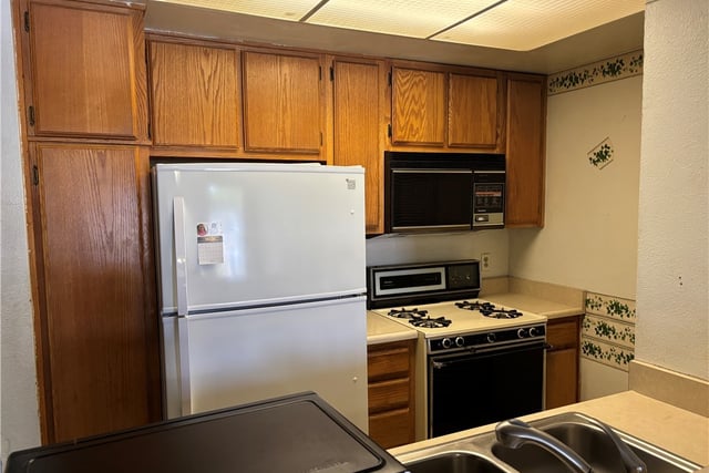 9714 Sepulveda 113, North Hills, CA 91343 — photo 4 of 13