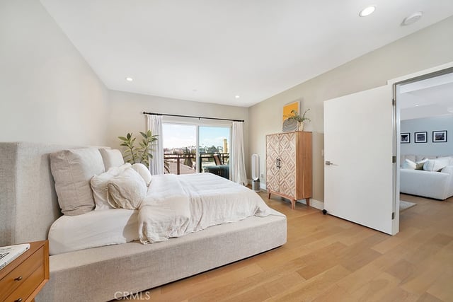 2939 Leeward Avenue 516, Los Angeles, CA 90005 — photo 12 of 37
