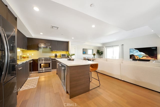 2939 Leeward Avenue 516, Los Angeles, CA 90005 — photo 2 of 37