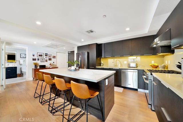 2939 Leeward Avenue 516, Los Angeles, CA 90005 — photo 5 of 37