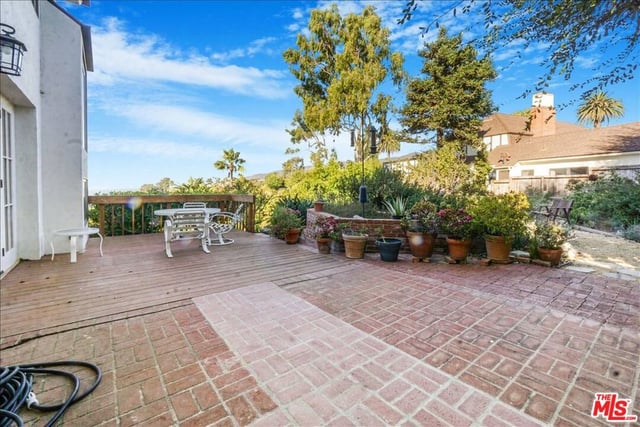 321 N Las Casas Avenue, Pacific Palisades, CA 90272 — photo 17 of 74