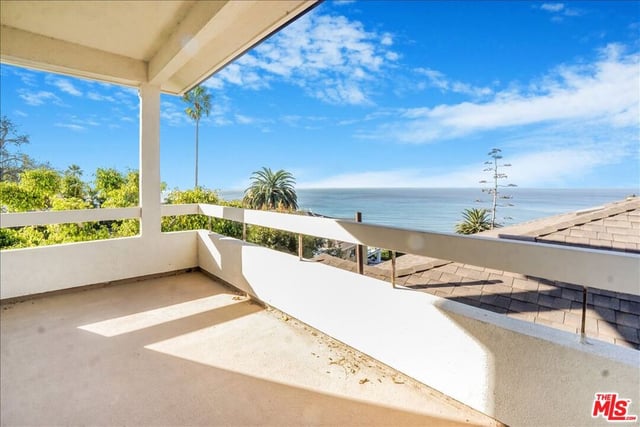 321 N Las Casas Avenue, Pacific Palisades, CA 90272 — photo 2 of 74