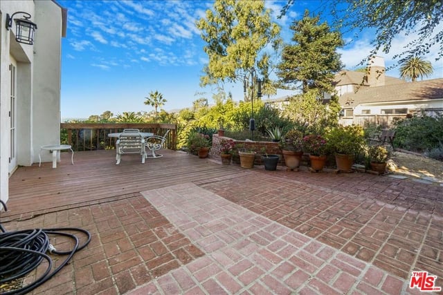 321 N Las Casas Avenue, Pacific Palisades, CA 90272 — photo 22 of 74