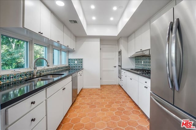 321 N Las Casas Avenue, Pacific Palisades, CA 90272 — photo 39 of 74