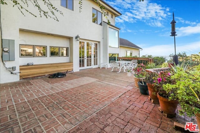 321 N Las Casas Avenue, Pacific Palisades, CA 90272 — photo 4 of 74