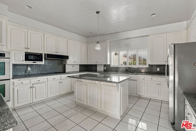 5452 W 57th Street, Los Angeles, CA 90056 — photo 19 of 47