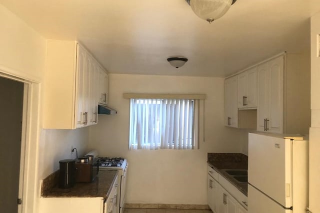 2026 S Ridgeley, Los Angeles, CA 90016 — photo 13 of 32