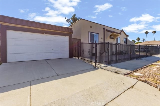1600 W 80th Street, Los Angeles, CA 90047 — photo 24 of 25