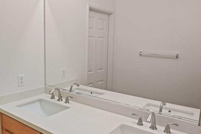 2323 Shakespeare Drive, Oxnard, CA 93033 — photo 11 of 33