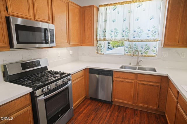 2323 Shakespeare Drive, Oxnard, CA 93033 — photo 6 of 33
