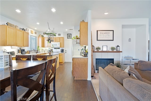 44328 Apache Plume, Lancaster, CA 93536 — photo 11 of 33