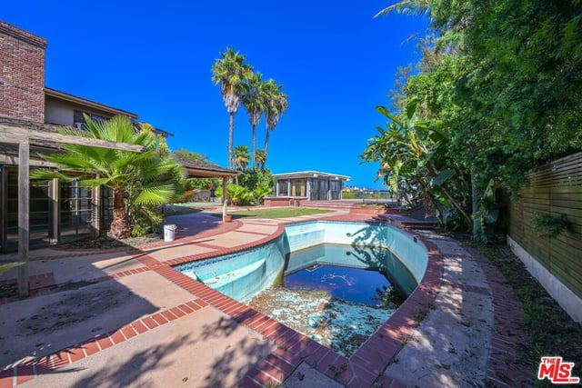 860 Linda Flora Drive, Los Angeles, CA 90049 — photo 5 of 13