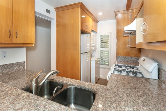 7101 Farralone Avenue 141, Canoga Park, CA 91303 — photo 10 of 31