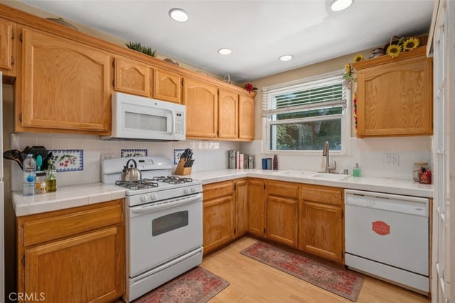 6613 Randi Avenue, Woodland Hills, CA 91303 — photo 10 of 18