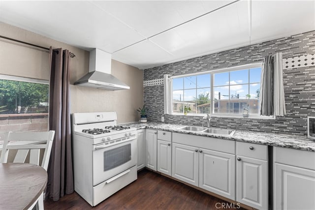723 W Avenue I, Lancaster, CA 93534 — photo 11 of 39