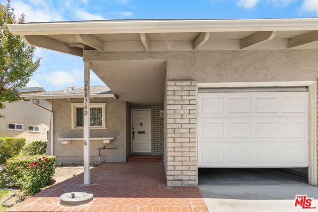 26834 Avenue Of The Oaks D, Newhall, CA 91321 — photo 2 of 38
