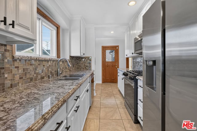 1811 N Avon Street, Burbank, CA 91505 — photo 14 of 66