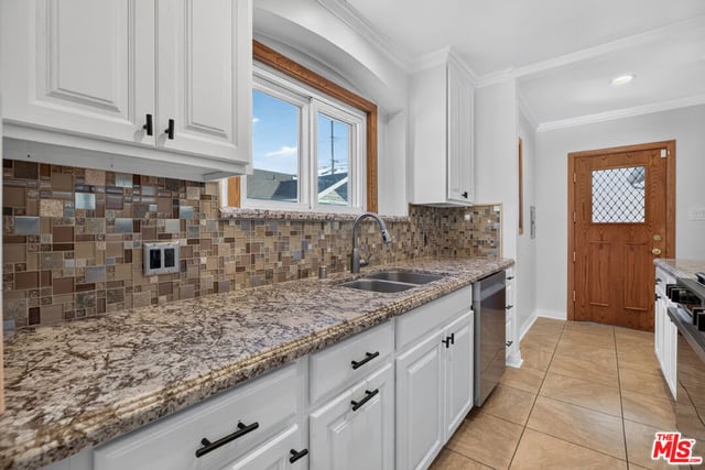1811 N Avon Street, Burbank, CA 91505 — photo 15 of 66