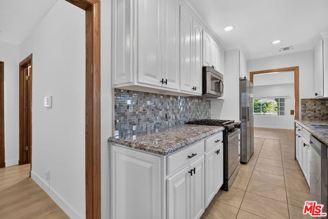 1811 N Avon Street, Burbank, CA 91505 — photo 18 of 66