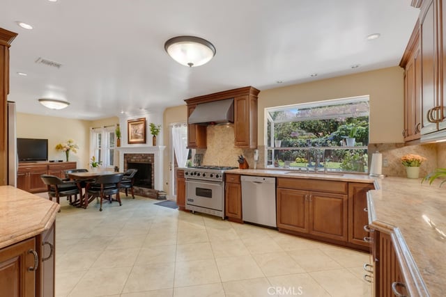 13600 Norris Avenue, Sylmar, CA 91342 — photo 11 of 58