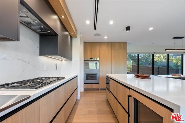 3820 Scadlock Lane, Sherman Oaks, CA 91403 — photo 14 of 39