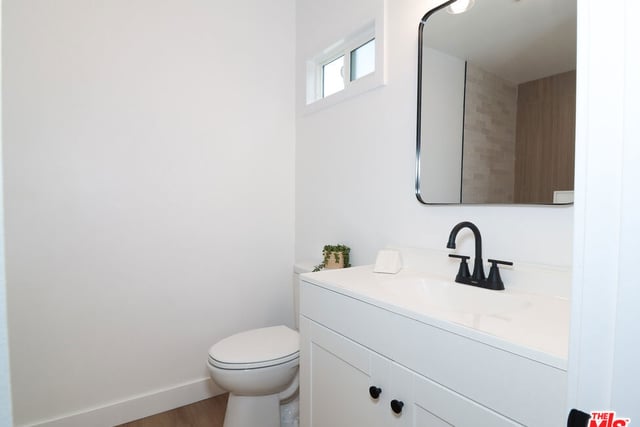 11125 S Osage Avenue, Inglewood, CA 90304 — photo 12 of 32