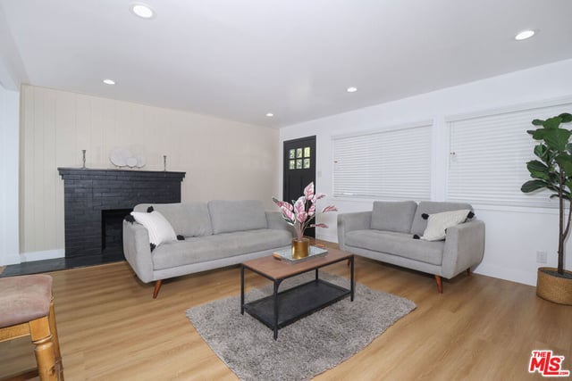 11125 S Osage Avenue, Inglewood, CA 90304 — photo 9 of 32