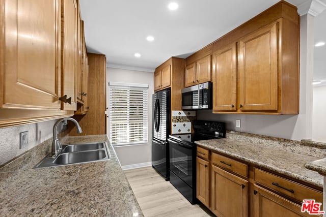 5320 Zelzah Avenue 214, Encino, CA 91316 — photo 10 of 14