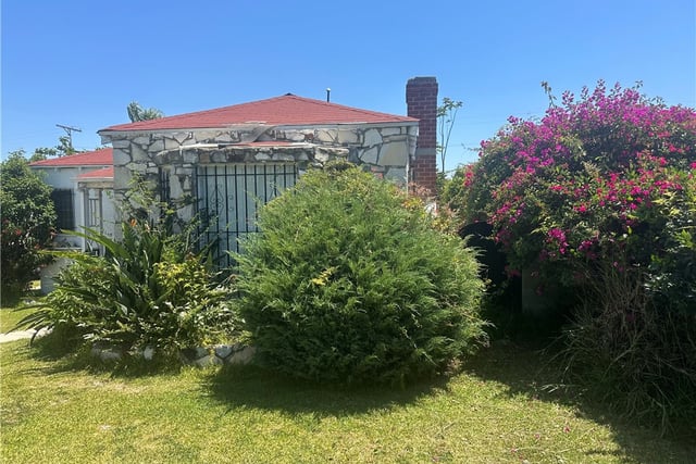9100 Dalton, Los Angeles, CA 90047 — photo 2 of 3