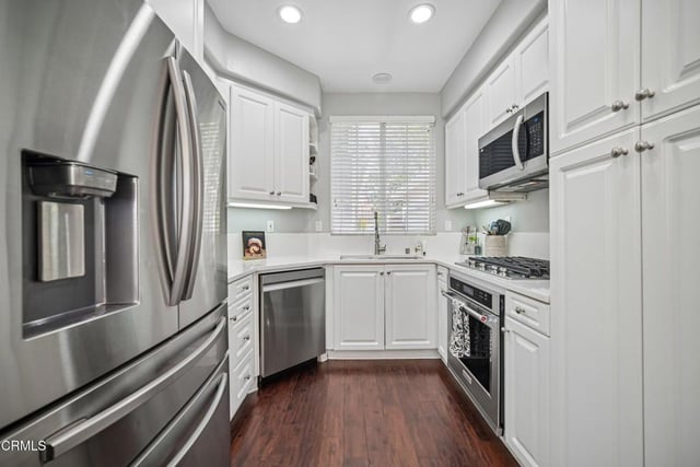 231 Calle Orovista, Camarillo, CA 93012 — photo 10 of 47